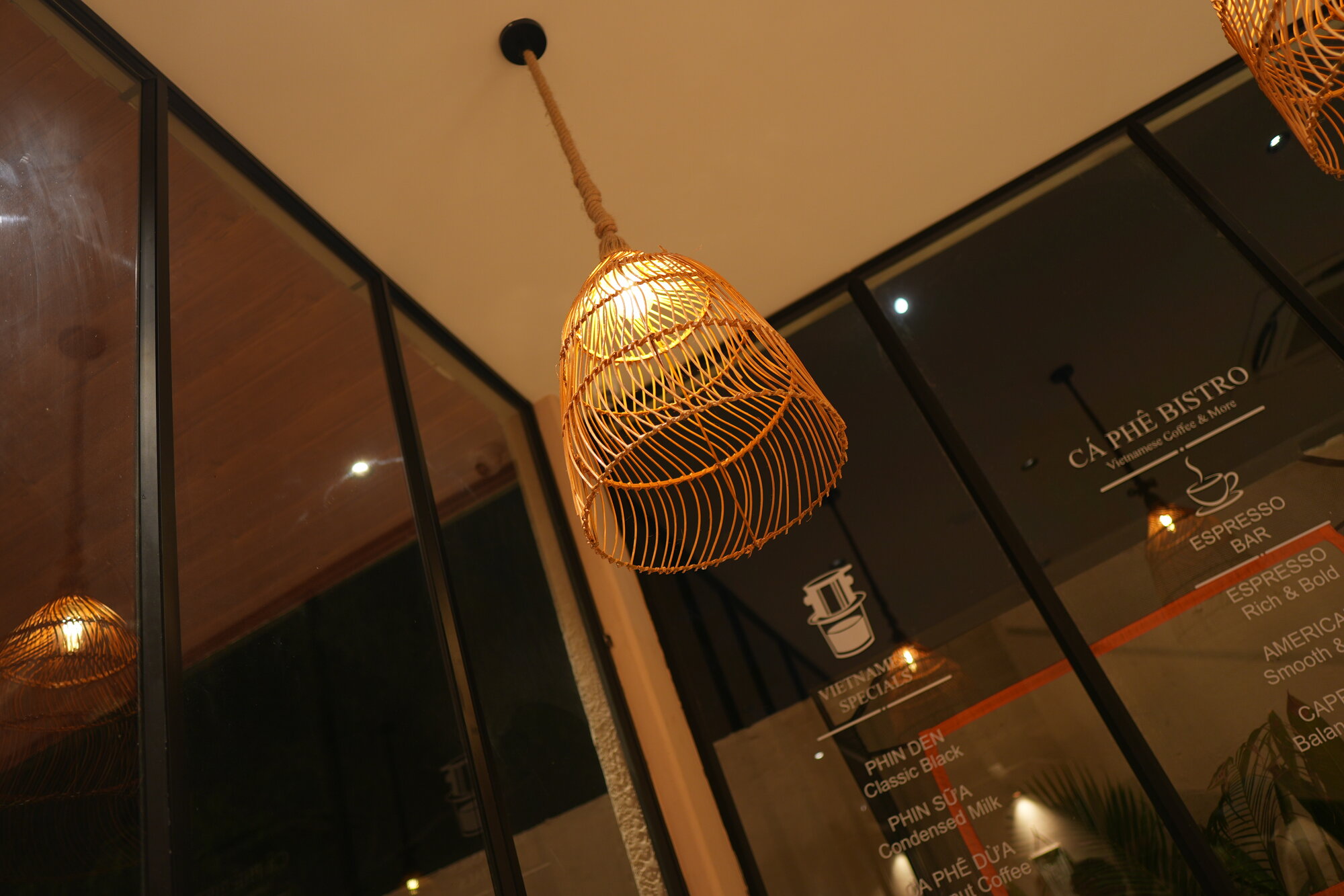 Woven rattan pendant lamp